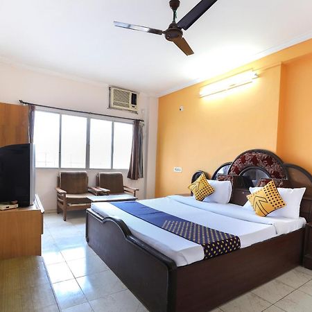 SPOT ON 66822 Hotel Shyam Inn Hālol Exterior foto