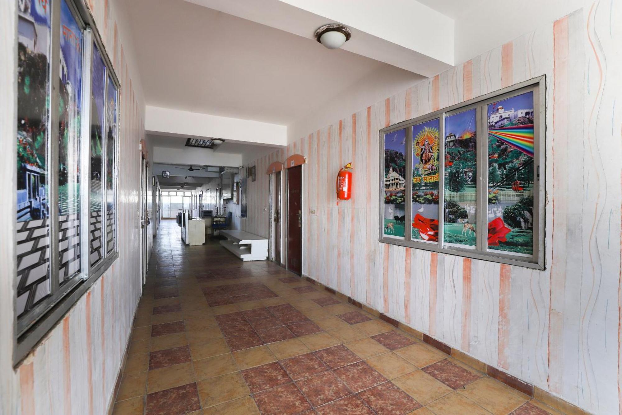 SPOT ON 66822 Hotel Shyam Inn Hālol Exterior foto