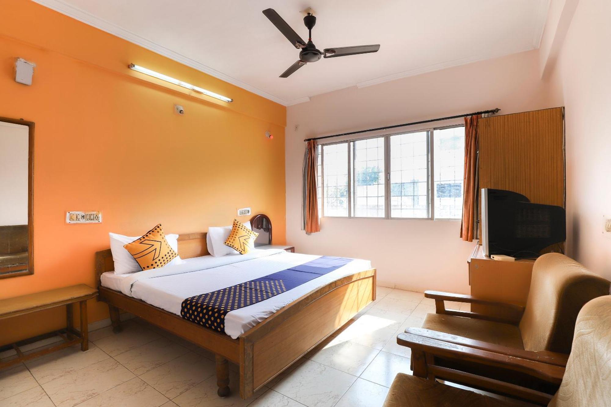 SPOT ON 66822 Hotel Shyam Inn Hālol Exterior foto