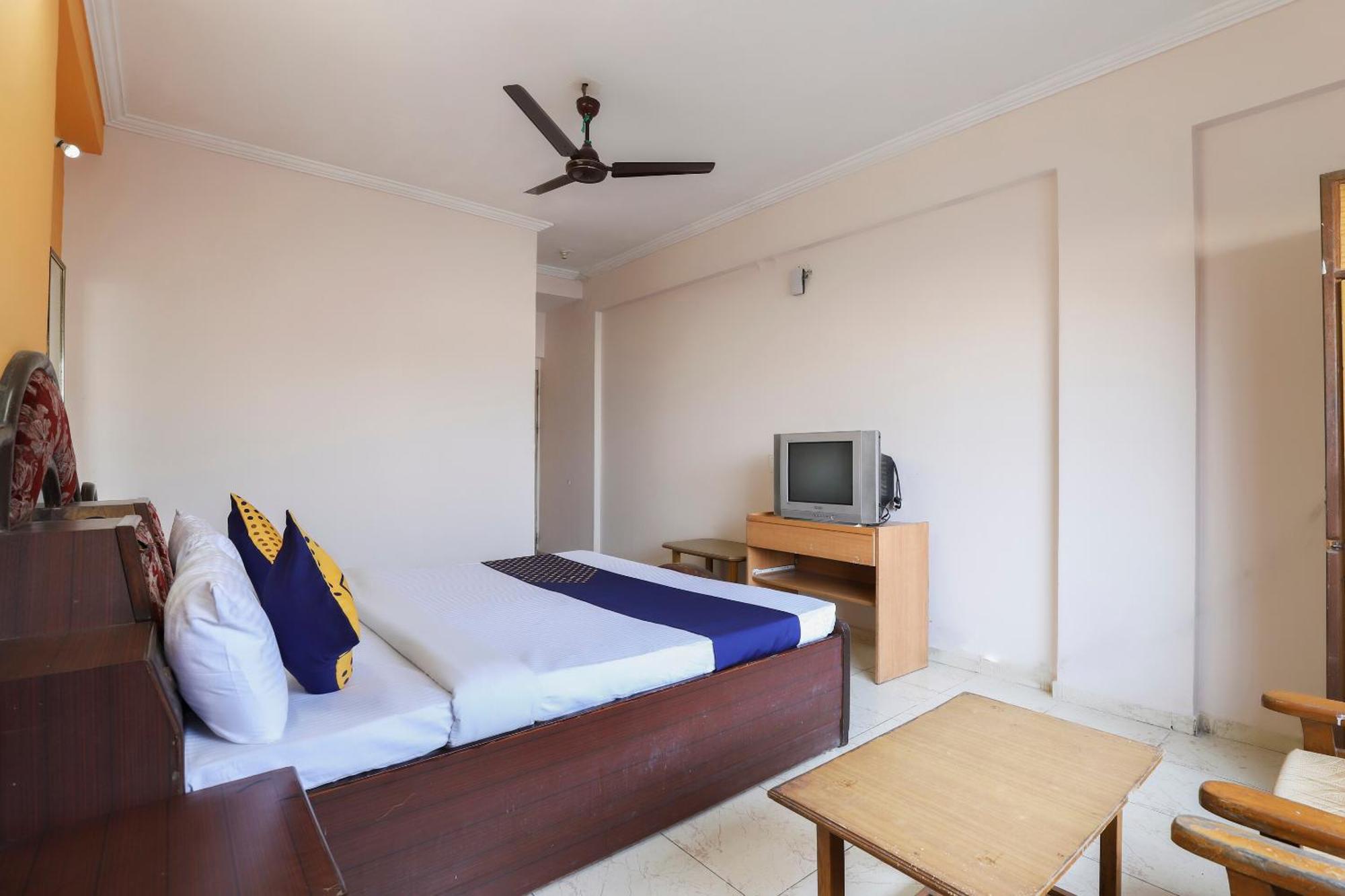 SPOT ON 66822 Hotel Shyam Inn Hālol Exterior foto